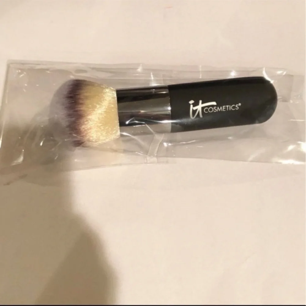 IT  #1 Heavenly Luxe Bronzing Brush |  ~NEW~ - Picture 4 of 10